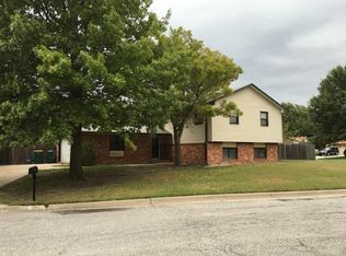 2642 S White Cliff Ln, Wichita, KS 67210