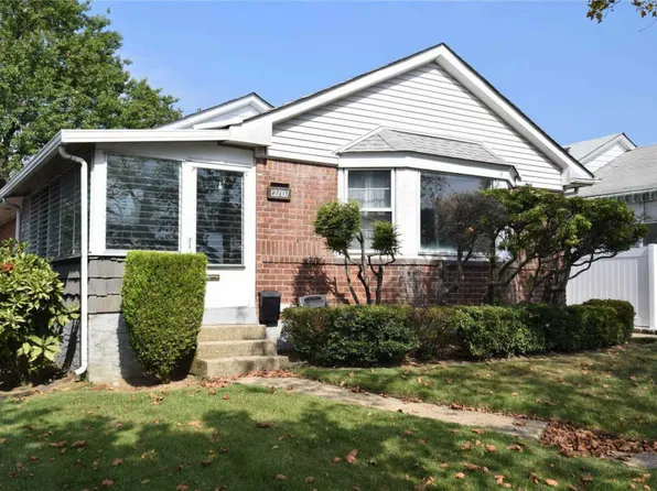 22707 56th Ave, Oakland Gardens, NY 11364