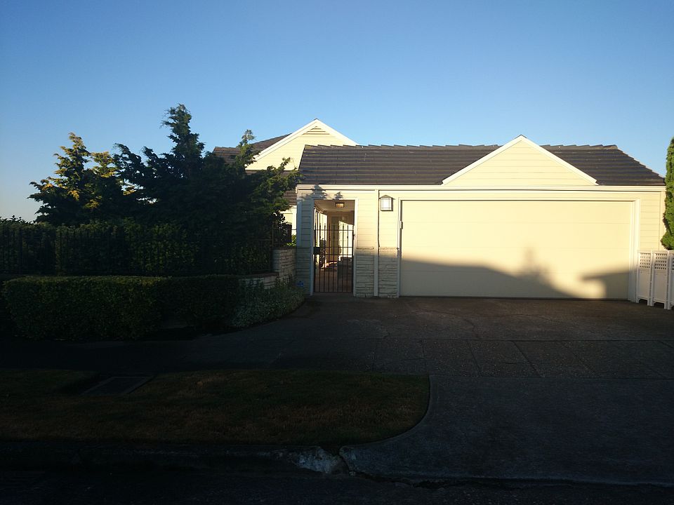 2nd image of 1700 Magnolia Blvd W