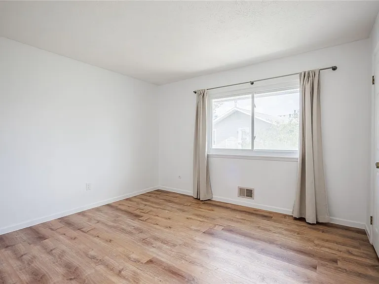 678 Eastbrooke Ln — Photo 14