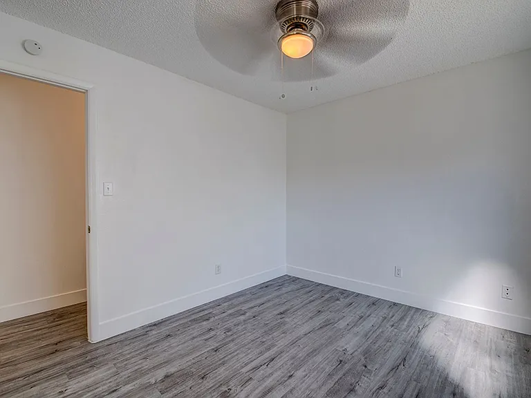 5461 Palmyra Ave — Photo 35