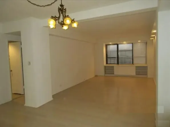 210 E 47th St APT 2C, New York, NY 10017