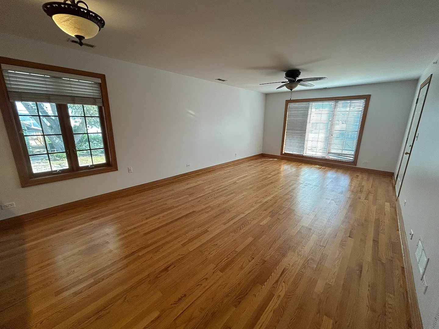 3 bed, 1200 sqft, $2,300 — Photo 2