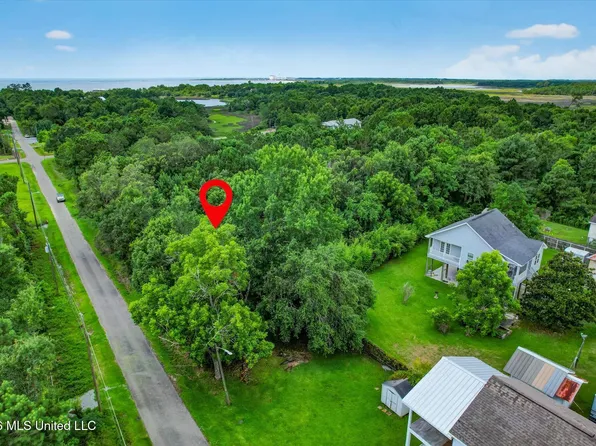 5177 Herron St, Bay Saint Louis, MS 39520