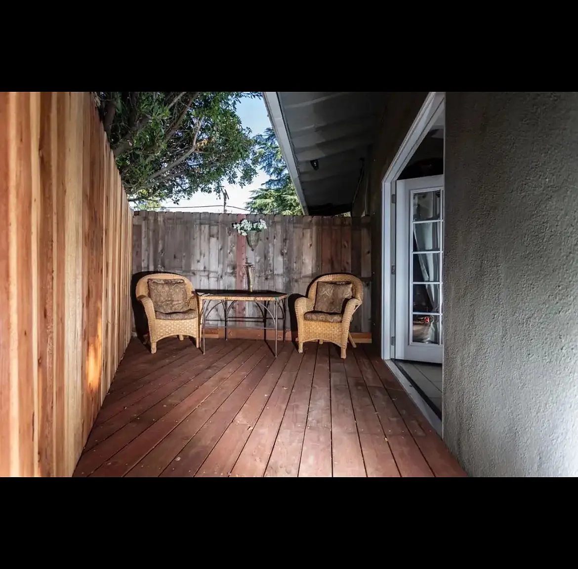 1883 Midwick Dr — Photo 2