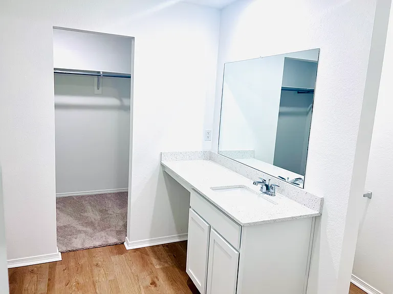 144 Jonathan Dr — Photo 10