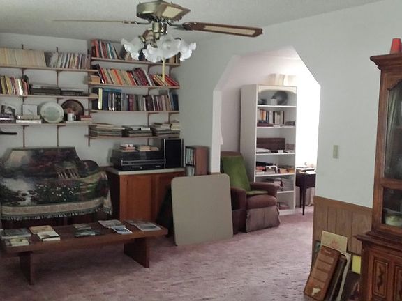 3rd image of 121 SE Jenese Way