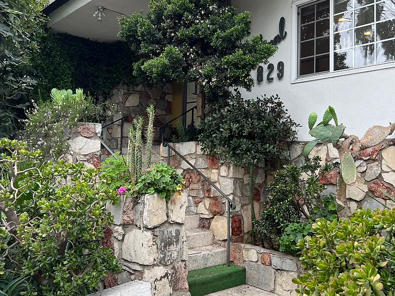 829 N San Vicente Blvd #8 — Photo 16