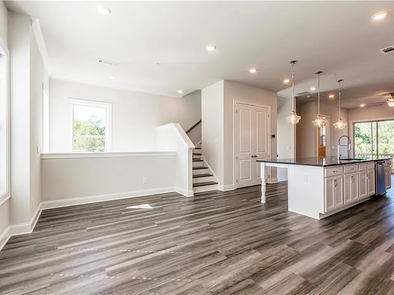 1662 Mountain Top Ln — Photo 8