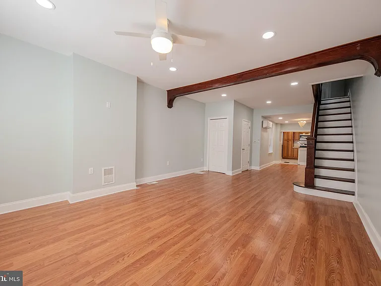 2059 E Ontario St — Photo 32