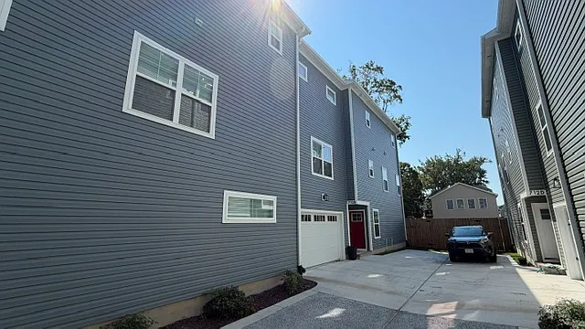 3 bed, 3.5 bath, 2044 sqft, $3,495 — Photo 2