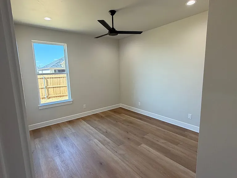7802 Enderby Ln — Photo 14