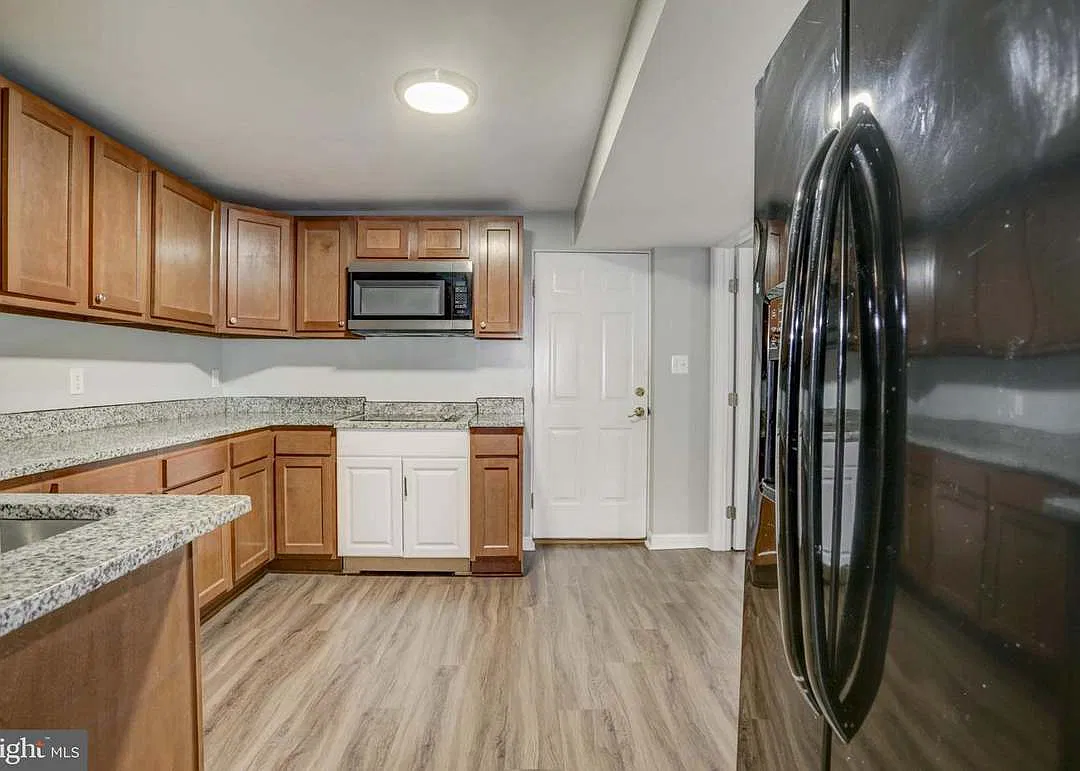 1007 Venice Dr — Photo 4