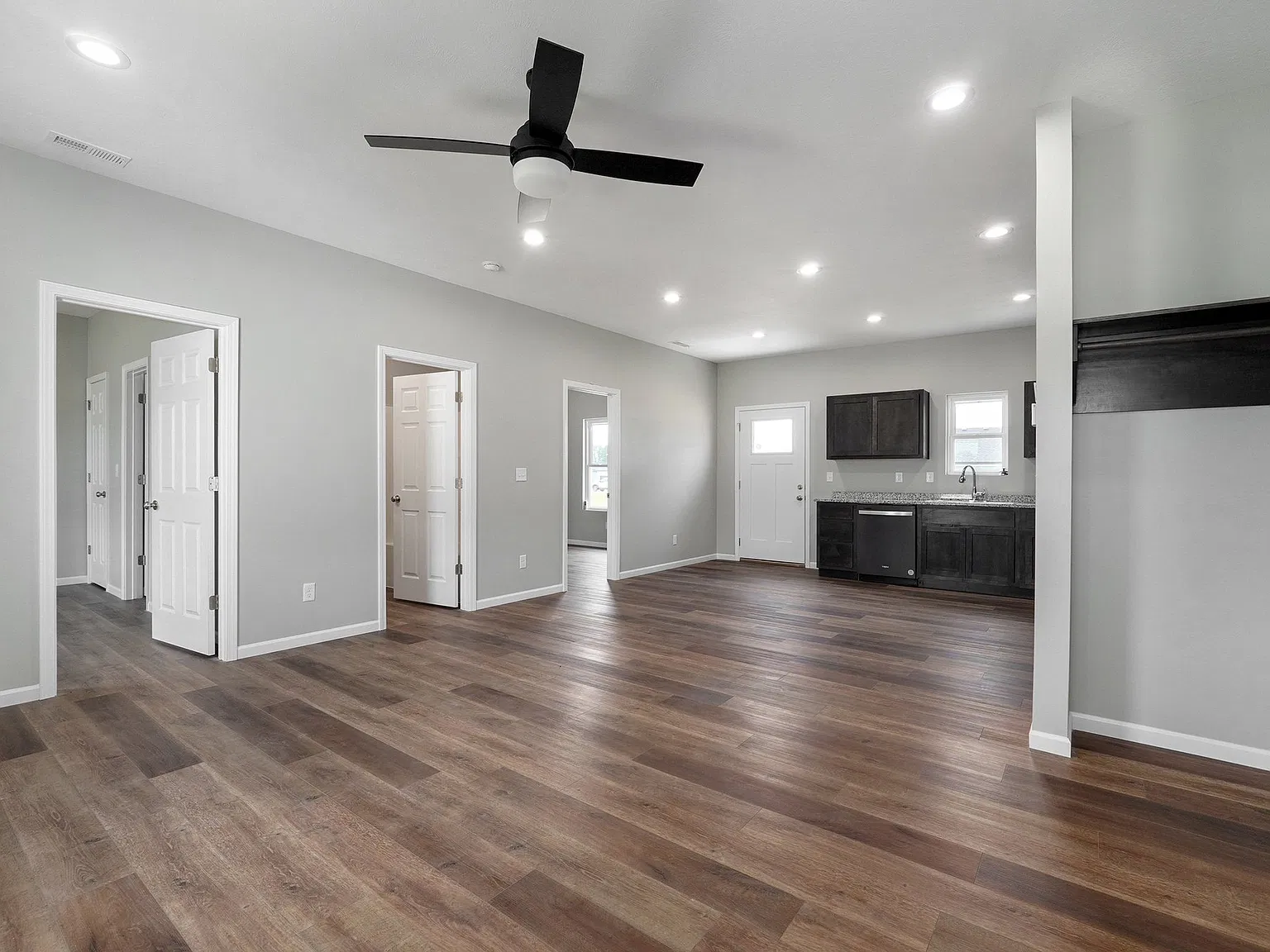 119 West Bluegrass - 1 — Photo 2