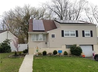 42 Mildred Ln, Fords, NJ 08863