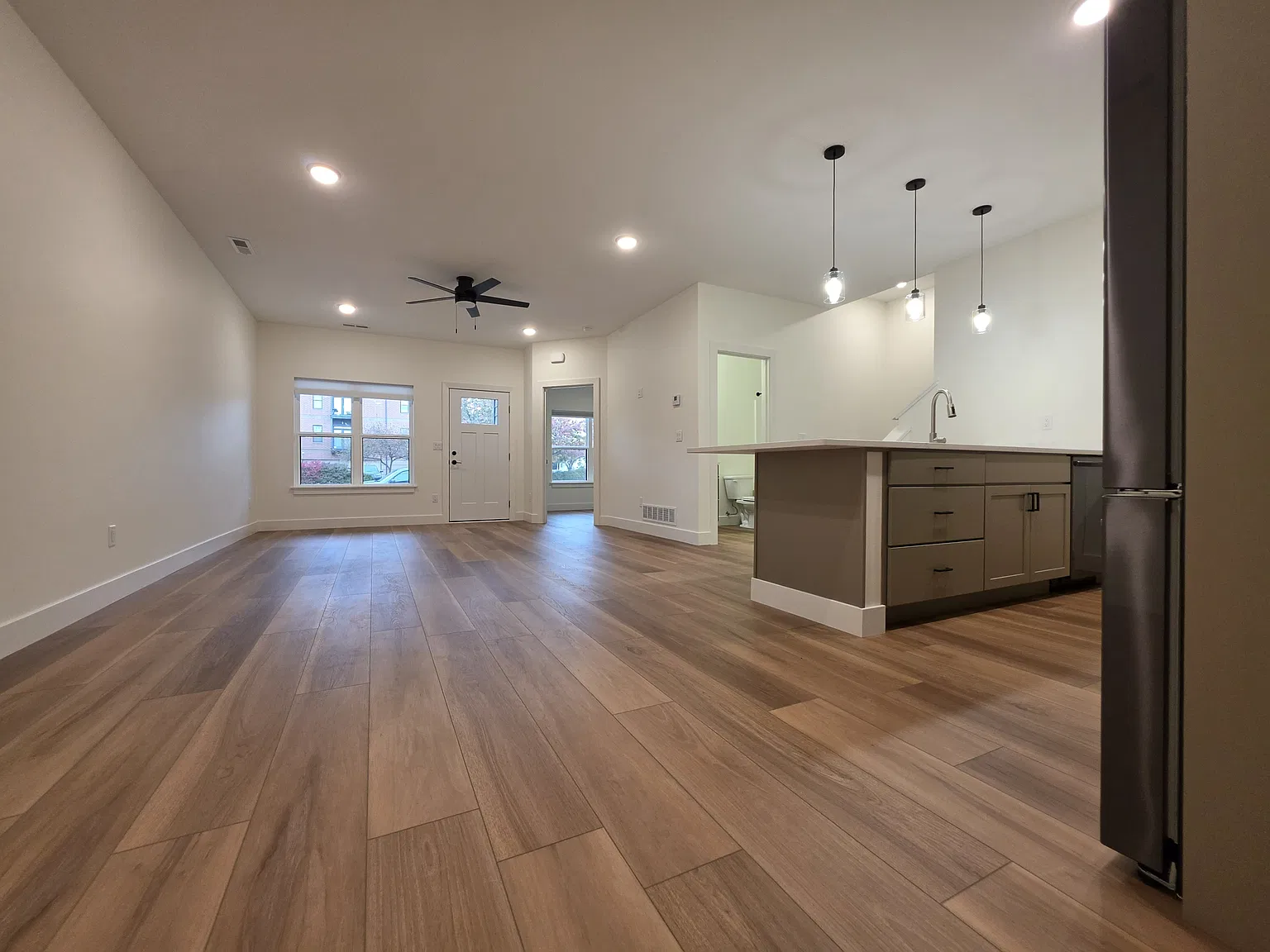525 10th Ave SE - C — Photo 4