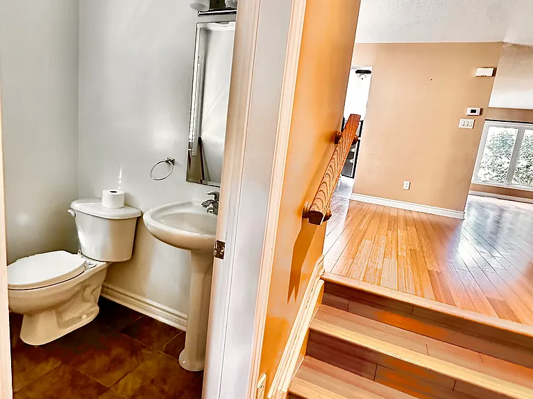 241 Hunterbrook St N — Photo 7