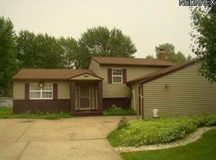 8831 Fairlane Dr, Olmsted Township, OH