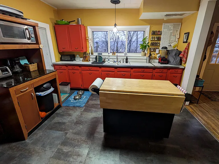 325 Hector St — Photo 4