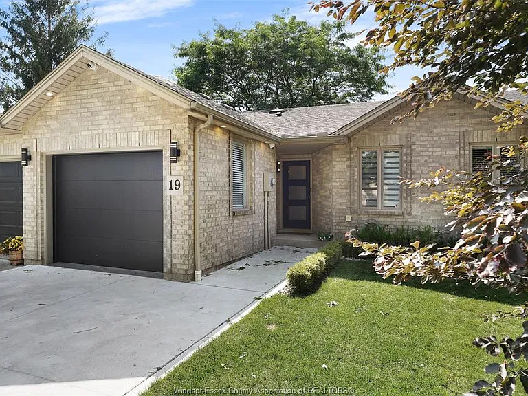 19 Malibu Dr — Photo 3