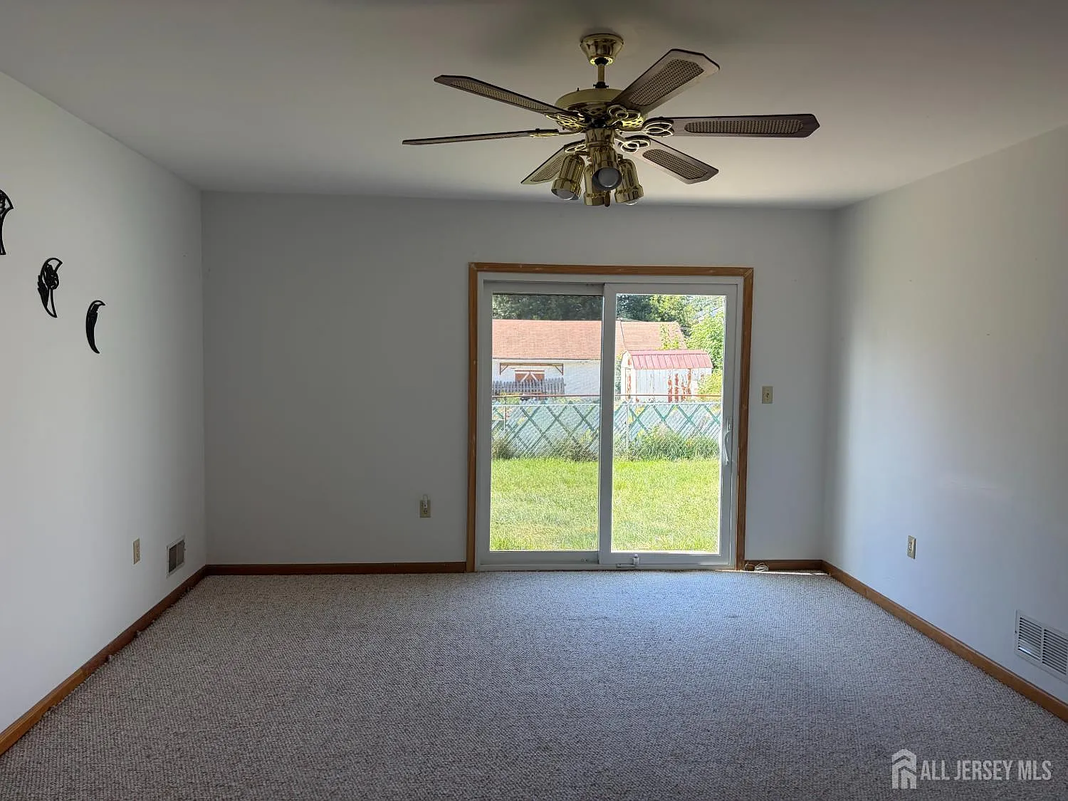 3 bed, 2.0 bath, 1838 sqft, $3,200 — Photo 4