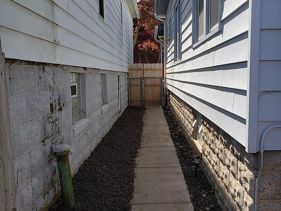 Private Entry Way to Apartment front door