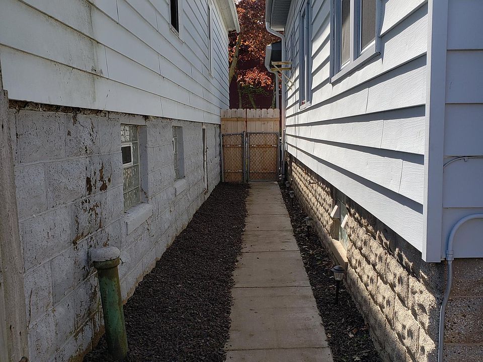 Private Entry Way to Apartment front door