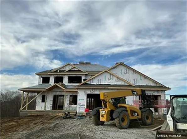 400 Whitetail Ln, Tiffin, IA 52340