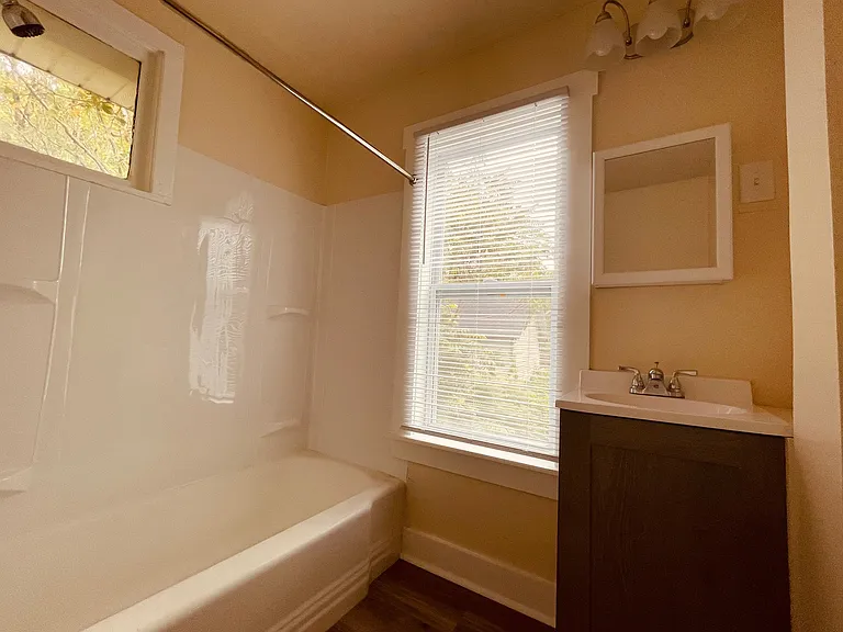 28 Broad St S #3 — Photo 5