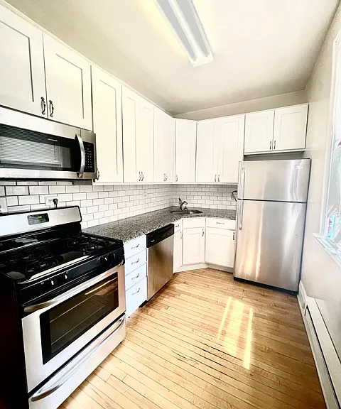 3917 N Southport Ave #1E — Photo 2