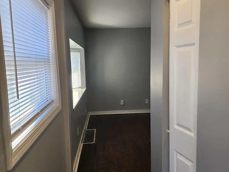 533 N Sunnyside Ave — Photo 2