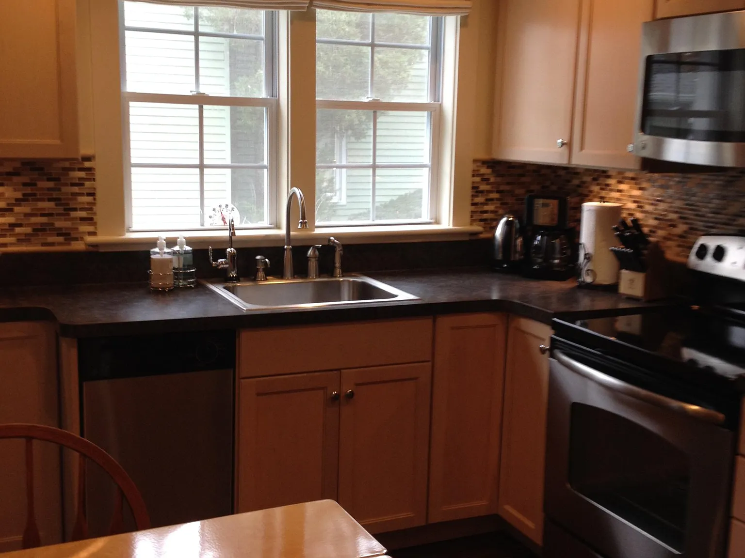 3 bed, 930 sqft, $3,400 — Photo 2