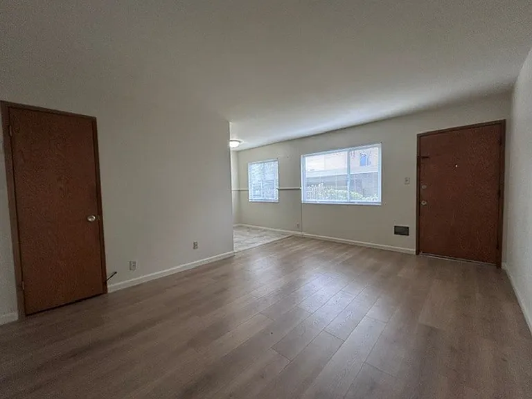 939 Lexington Ave — Photo 9