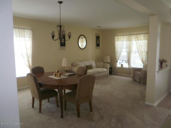 2nd image of 39 Amberwinds Ct