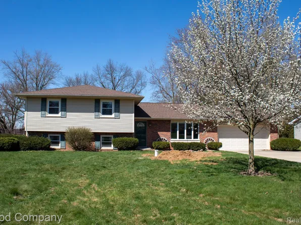 6762 Gove Ct N, Tecumseh, MI 49286