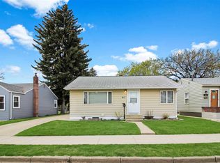 917 17th St NW, Minot, ND 58703
