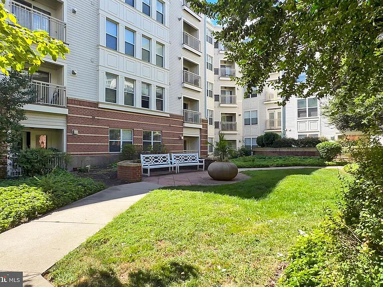 2791 Centerboro Dr #290 — Photo 38