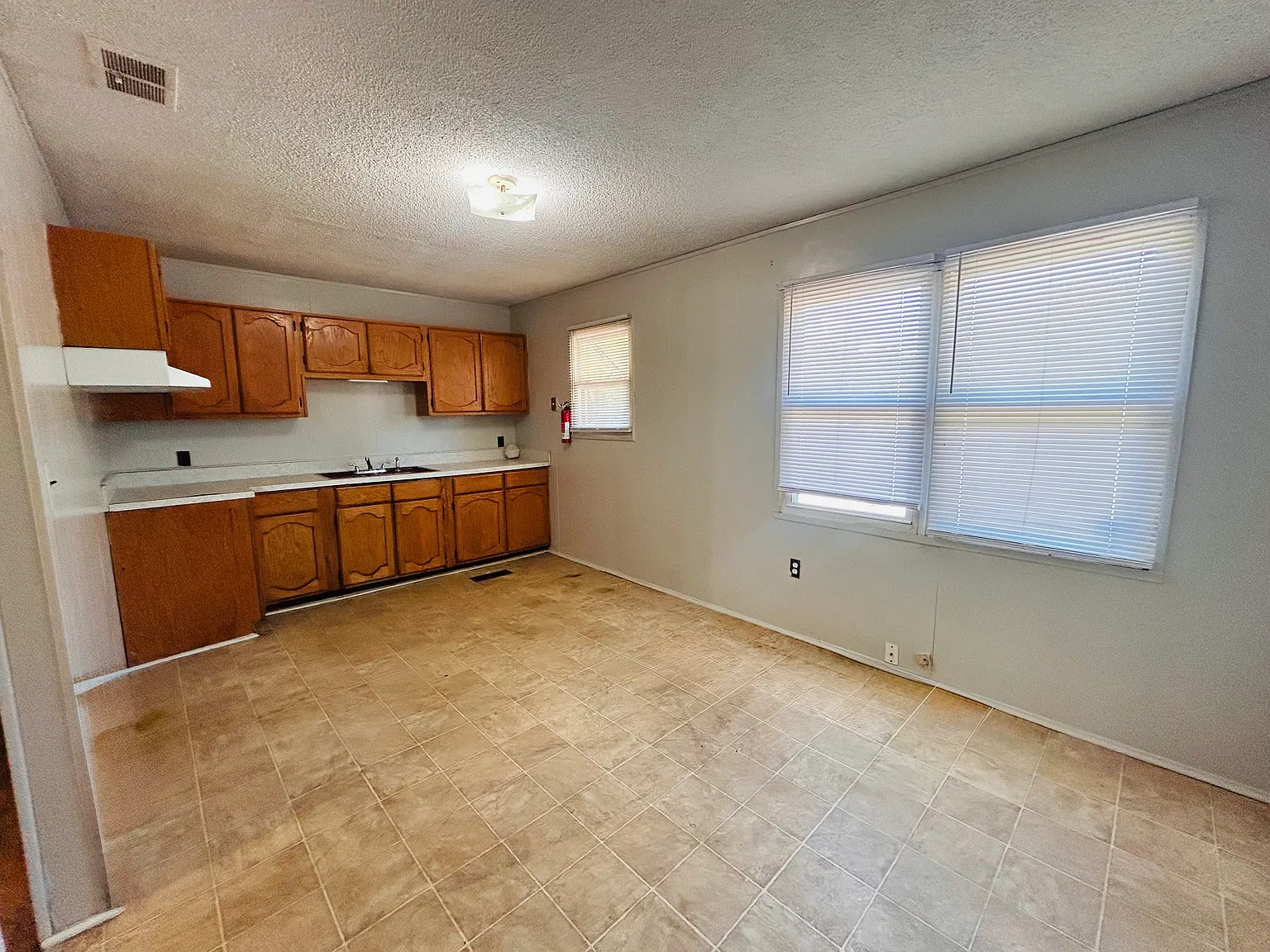 3 bed, 1066 sqft, $1,000 — Photo 3