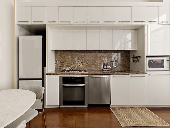 5th image of 2728 Thomson Ave Unit 453