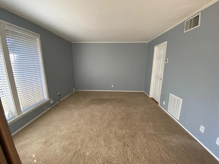 2055 Seacliff Dr N — Photo 11