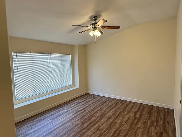 9737 Valmeyer Ave — Photo 11