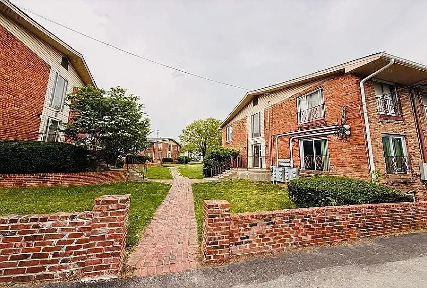 1708 Jennifer Road