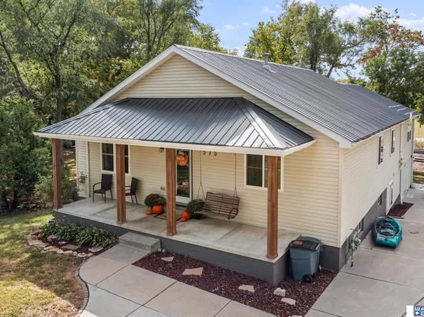 575 Hackberry St, Bennet, NE 68317