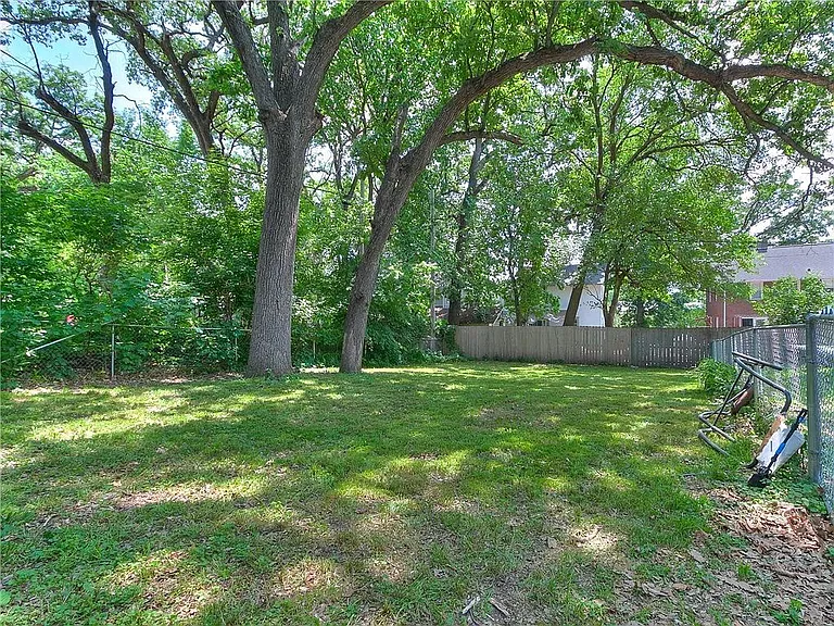 3014 Woodland Ave — Photo 5