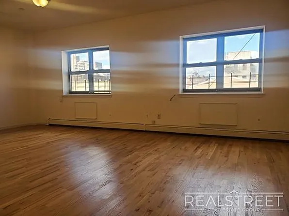 90 Moore St, Brooklyn, NY 11206