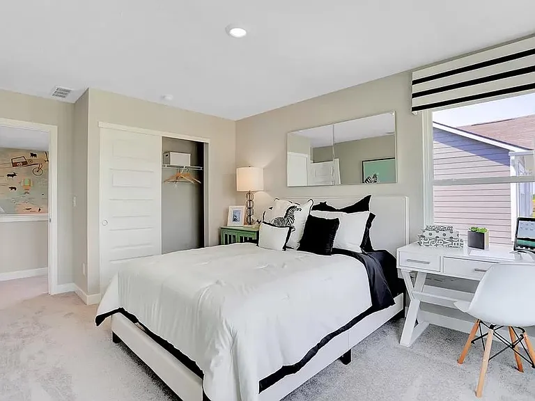 1151 Beverly Pl — Photo 4