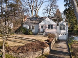11 Somerset Ln, Riverside, CT 06878
