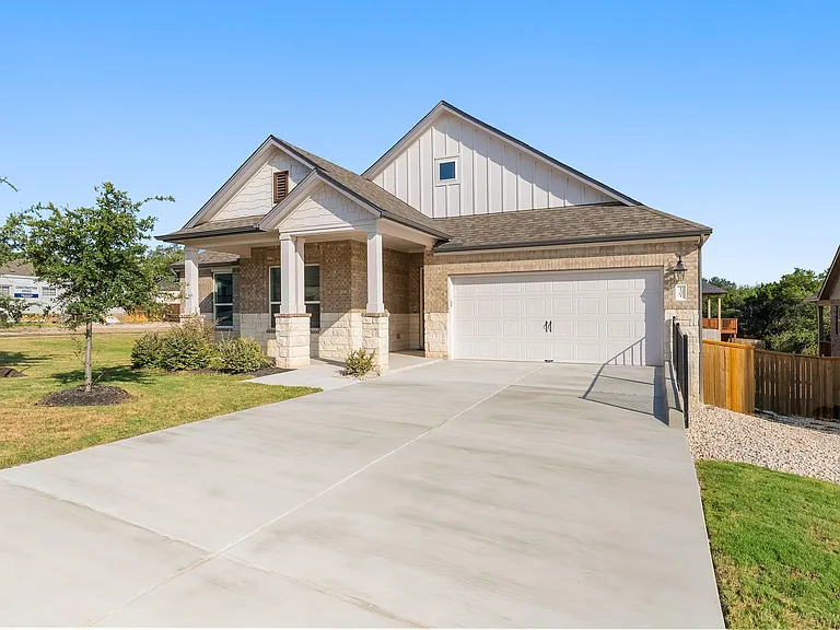 1301 White Daisy Ln — Photo 3