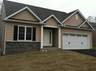 137 Waypoint Dr, Lancaster, PA 17603