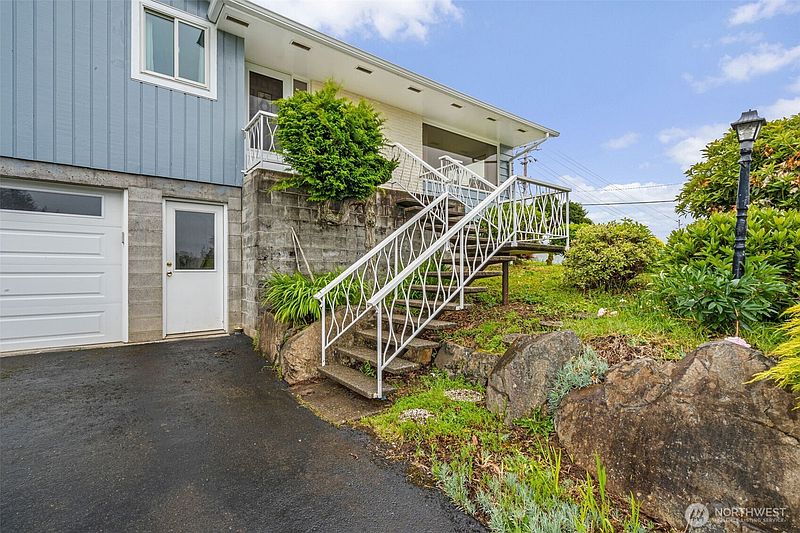 3rd image of 209 Harrison Street